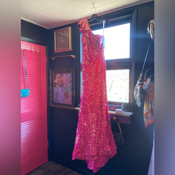 Meet your Posher - Picture 7 of 11